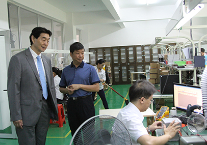 中國儀器儀表學(xué)會常務(wù)副理事長吳幼華一行蒞臨虹潤公司參觀考察