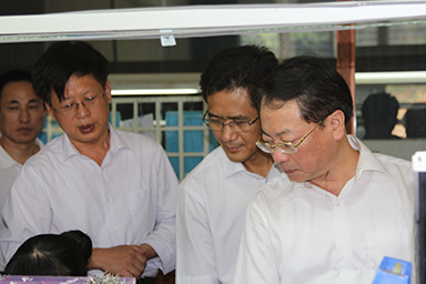 福建省紀(jì)委副書(shū)記、監(jiān)察廳廳長(zhǎng)陳善光一行視察虹潤(rùn)公司